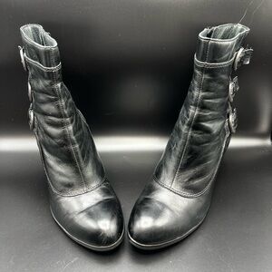 Born Vivi Black Leather Heeled Booties Boots Womens 9.5 M Vintage Style Buckles